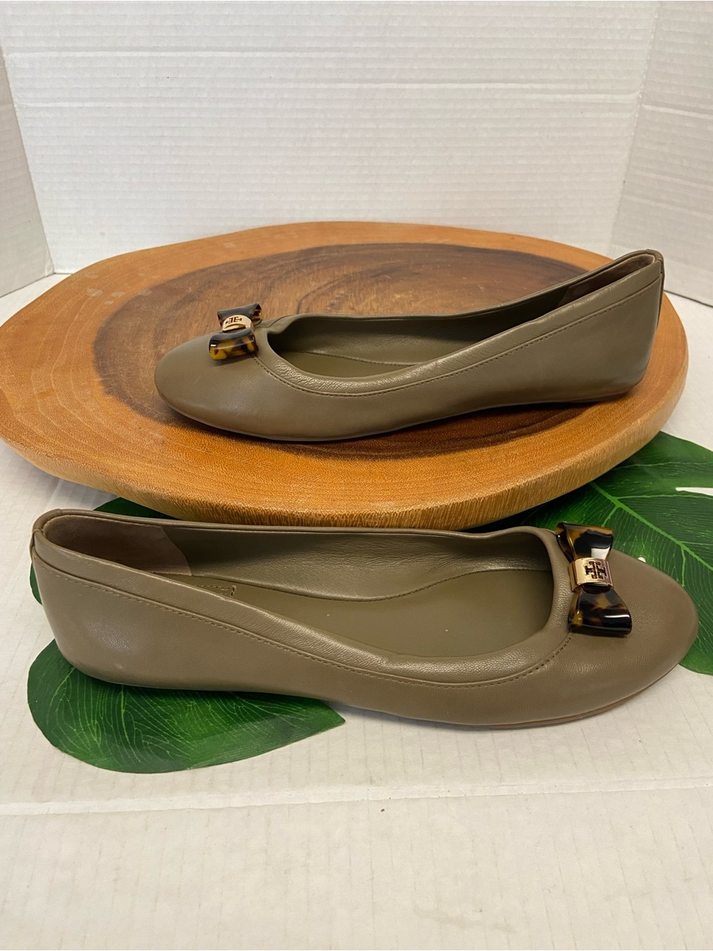Tory Burch Olive Brown Tortoise Bow Flats